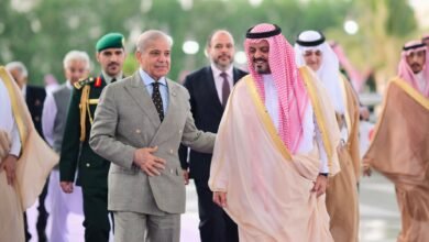 وزیراعظم شہباز شریف سعودی ولی عہد کی دعوت پر جدہ پہنچ گئے، پاک۔سعودی تعلقات، اقتصادی تعاون، سرمایہ کاری اور علاقائی امن پر اہم ملاقاتیں متوقع