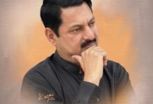 ؎ جاگن والیاں رَج کے لٹیا اے سوئے تسی وی او، سوئے اسیں وی آں لالی اکھیاں دی پئی دس دی اے روئے تسی وی او، روئے اسیں وی آں.....علی عباس کاظمی