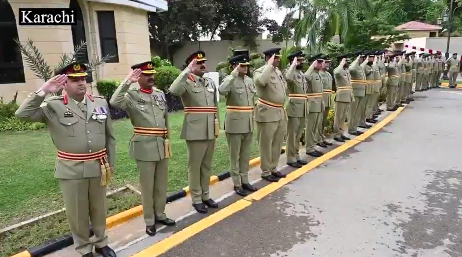 مزارِ قائد پر گارڈز کی تبدیلی کی پُروقار تقریب، قومی یکجہتی اور بانیٔ پاکستان سے تجدیدِ عہد 