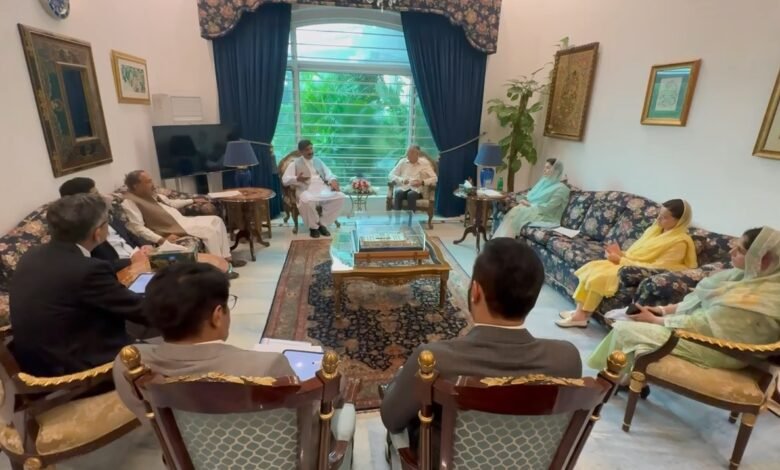 وزیراعلیٰ مریم نواز شریف سے ضلع اٹک کے ارکانِ صوبائی اسمبلی کی ملاقات، عوامی ضروریات اور ترقیاتی منصوبوں پر تفصیلی تبادلہ خیال