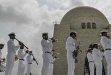 مزارِ قائد پر گارڈز کی تبدیلی کی پُروقار تقریب، قومی یکجہتی اور بانیٔ پاکستان سے تجدیدِ عہد