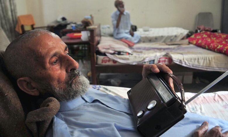 پاکستان میں بزرگ شہریوں کی بڑھتی تعداد، باوقار بڑھاپا اب بھی بڑا چیلنج