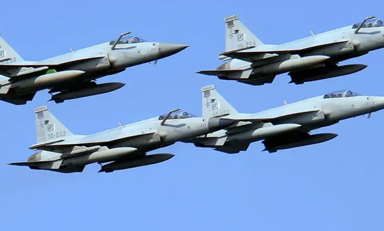 خیبر پختونخوا اور پاک افغان سرحدی علاقوں میں سکیورٹی فورسز کی کارروائیاں، 37 دہشتگرد ہلاک، خودکش بمباروں کا تربیتی مرکز بھی تباہ
