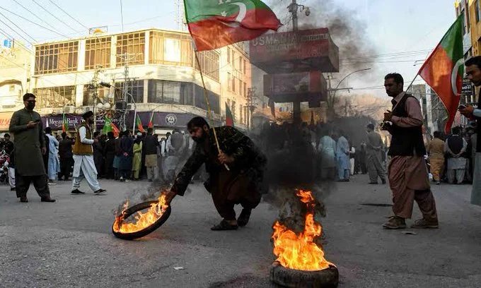 کے پی میں امن و امان کا بحران، وفاق نے آرٹیکل 232 اور 234 کے تحت اقدامات کا عندیہ دے دیا