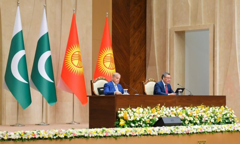 پاکستان اور کرغزستان کے درمیان متعدد معاہدوں اور مفاہمتی یادداشتوں پر دستخط