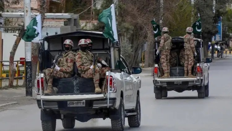 بلوچستان میں سیکیورٹی فورسز کی بڑی کارروائیاں، 11 دہشت گرد ہلاک، 2.9 ٹن دھماکہ خیز مواد برآمد