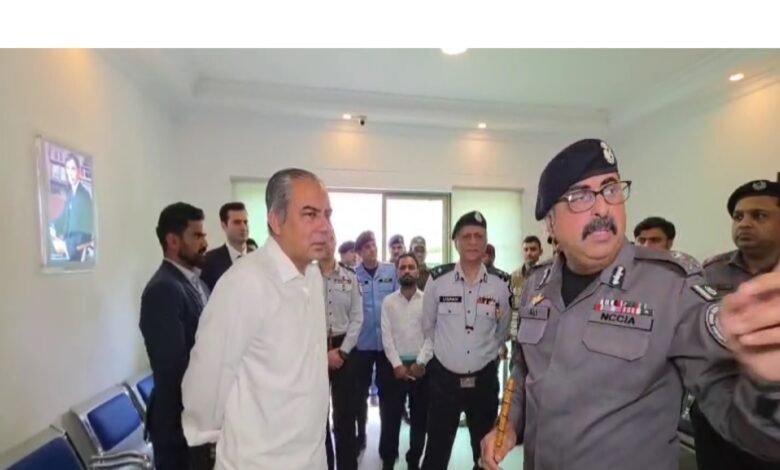 سائبر کرائم اور آن لائن مالیاتی فراڈ میں ملوث منظم گروہوں کے خلاف بھرپور کریک ڈاؤن کیا جائے، وفاقی وزیر داخلہ