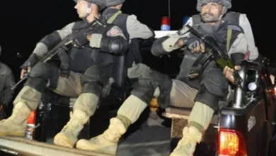 گلستانِ جوہر اور گل بائی چوک کے قریب چھاپے، آئی ای ڈی، دستی بم، پستول اور گولیاں برآمد؛ حساس مقامات اور قانون نافذ کرنے والے اداروں کے دفاتر کو نشانہ بنانے کی منصوبہ بندی کا الزام، مقدمات درج، مزید تحقیقات جاری