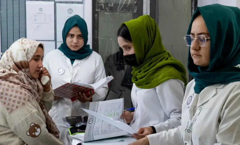 تعلیم کے باوجود پاکستانی خواتین روزگار سے دور کیوں؟
