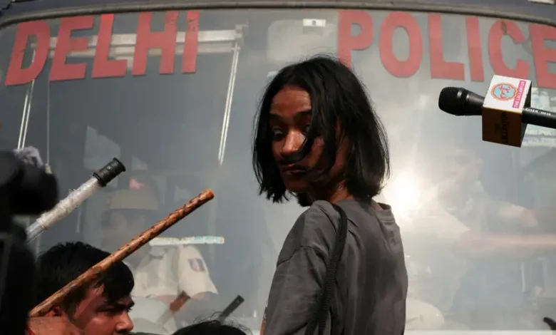 ’کاکروچ کبھی نہیں مرتے‘، بھارت میں نوجوانوں کا احتجاج جاری