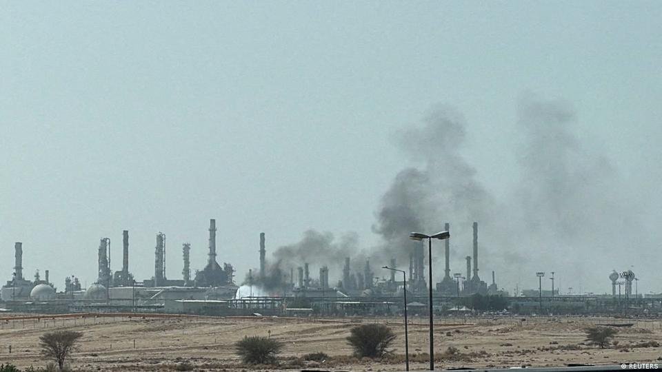آئی ایم ایف کی تازہ ترین رپورٹ کے مطابق سعودی عرب کی مجموعی ملکی پیداوار (جی ڈی پی) میں 3.3 فیصد کمی متوقع ہےتصویر: REUTERS