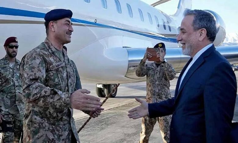 تہران میں اعلیٰ سطح کی سفارتی پیش رفت: پاکستانی فوج کے سربراہ فیلڈ مارشل عاصم منیر اہم دورے پر ایران پہنچ گئے