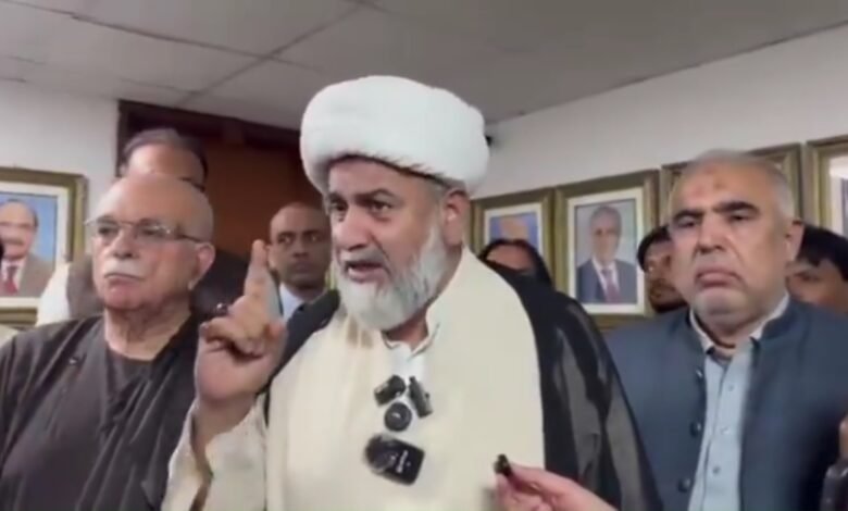راجہ ناصر عباس کا پرامن احتجاج اور غیر مشروط مذاکرات پر زور، ’ہمارے ہاتھوں میں ہتھیار نہیں قرآن ہوگا‘