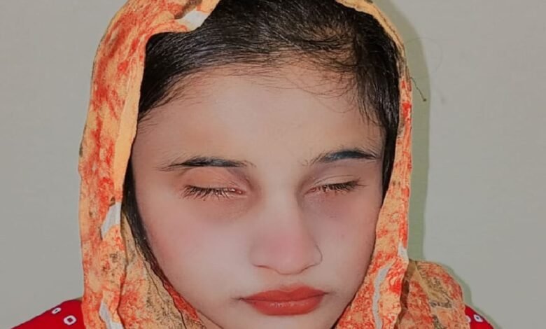 عزم و ہمت کی اعلیٰ مثال: گوجرانوالہ کی بینائی سے محروم پاکستانی ہونہار طالبہ زینب کی 11ویں جماعت کے امتحان میں شاندار کامیابی