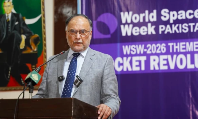 پاکستان کا پہلا خلاباز 25 نومبر کو خلائی مشن پر روانہ ہوگا، 2035 تک چاند پر اترنے کا ہدف مقرر: احسن اقبال