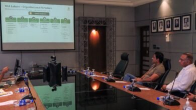 عامر سہیل کا نیشنل کرکٹ اکیڈمی کا دورہ
