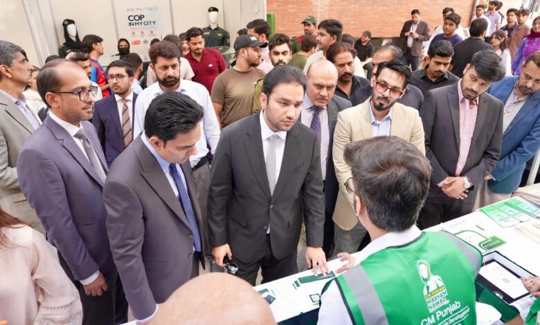 صوبائی وزیر کھیل و توانائی ملک فیصل ایوب کھوکھر کا یونیورسٹی آف لاہور میں ’’کوپ اِن مائی سٹی‘‘ کے عنوان سے منعقدہ تقریب سے خطاب