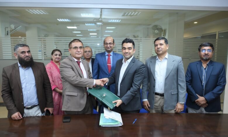 پاکستان ایئرپورٹس اتھارٹی کا ہوا بازی کے تحفظ اور فضائی نیویگیشن نظام کو جدید بنانے کے لیے اہم اقدام، دو معاہدوں پر دستخط
