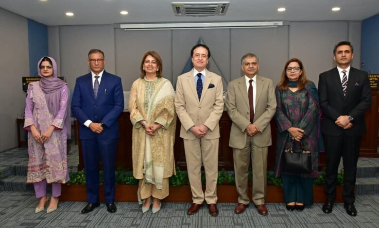 پاکستان میں تیز رفتار آبادی میں اضافہ قومی سلامتی اور انسانی ترقی کے لیے بڑا چیلنج قرار