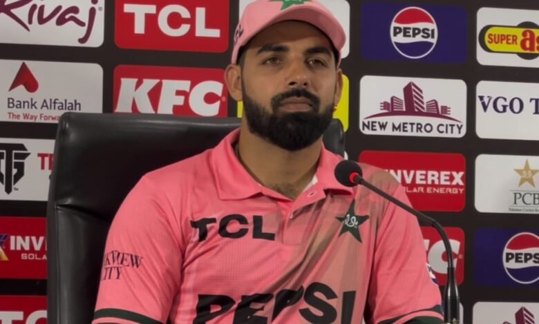 پاکستان کی انگلینڈ کے خلاف ایک وکٹ سے سنسنی خیز فتح،حارث رؤف اور شاداب خان کی شاہکار شراکت داری
