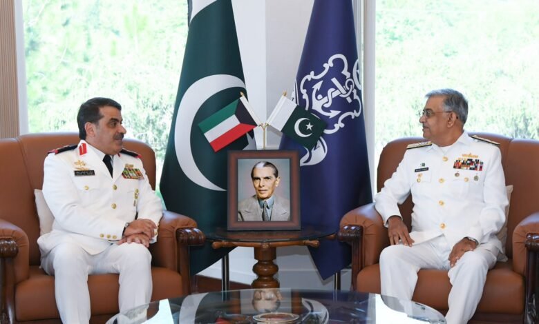 کویتی بحری افواج کے سربراہ کا نیول ہیڈ کوارٹرز اسلام آباد کا دورہ، بحری سلامتی اور دوطرفہ تعاون پر گفتگو