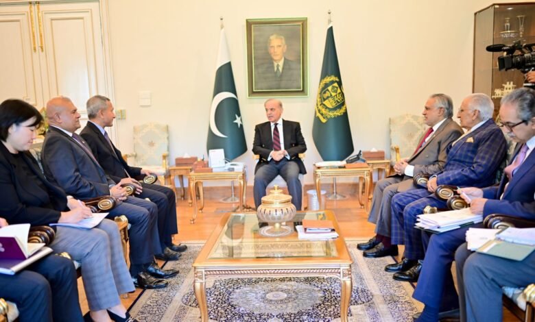وزیراعظم شہباز شریف سے سنگاپور کے وزیر خارجہ کی ملاقات، تجارت اور سرمایہ کاری بڑھانے پر اتفاق