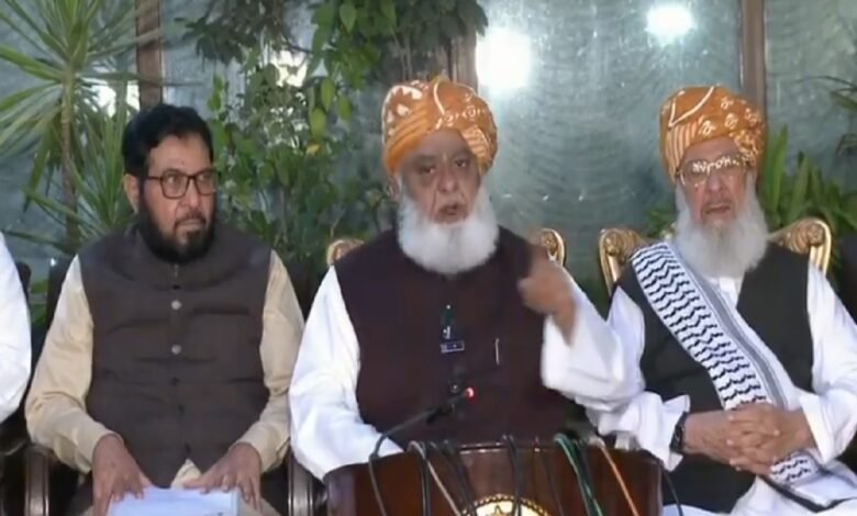 ایمرجنسی اور گورنر راج کا فیصلہ مسترد، دہشت گردی کے خلاف ناکامیوں کا حساب بھی لیا جائے: مولانا فضل الرحمان
