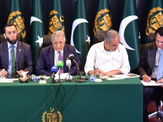 وفاقی حکومت کا خیبر پختونخوا میں ایمرجنسی کے نفاذ کا دفاع، پی ٹی آئی حکومت پر دہشت گردی کے خلاف جنگ میں عدم تعاون اور شدت پسند گروہوں سے مبینہ گٹھ جوڑ کے الزامات