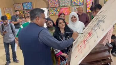 یونیورسٹی آف ایجوکیشن لاہور میں ورلڈ مینٹل ہیلتھ ڈے 2026 کے سلسلے میں آرٹ نمائش کا انعقاد، طلبہ کا رنگوں کے ذریعے جذبات کا تخلیقی اظہار