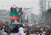 خیبر پختونخوا میں ایمرجنسی اور گورنر راج کے بعد صوابی میں پی ٹی آئی کا لانگ مارچ غیر مؤثر، اہم مقامات پر پولیس تعینات
